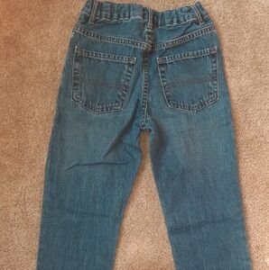 Boys (place) jeans
